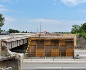 Turnpike bridge center pier construction